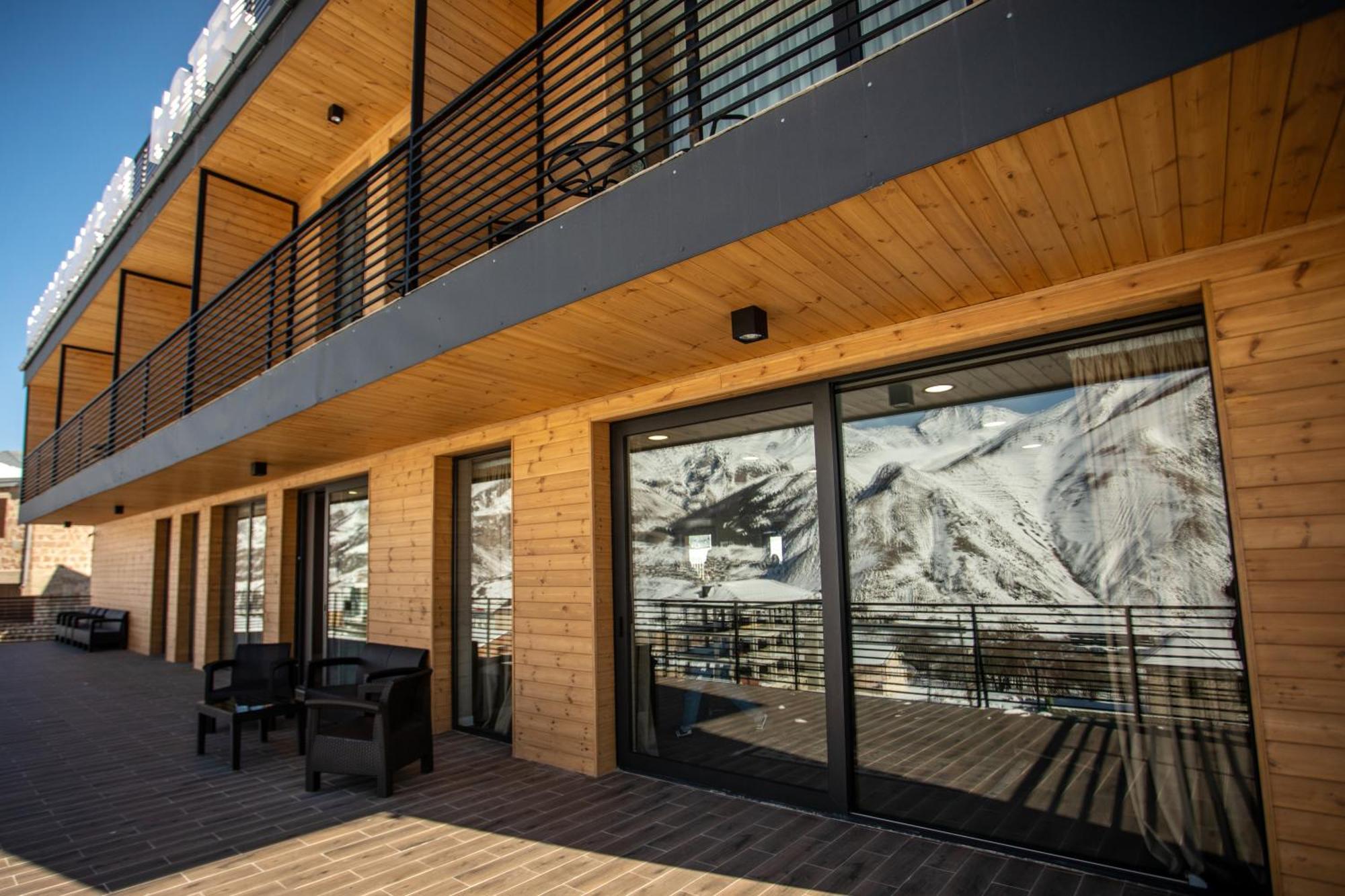 Kazbegi Hotel Grand View Exterior photo